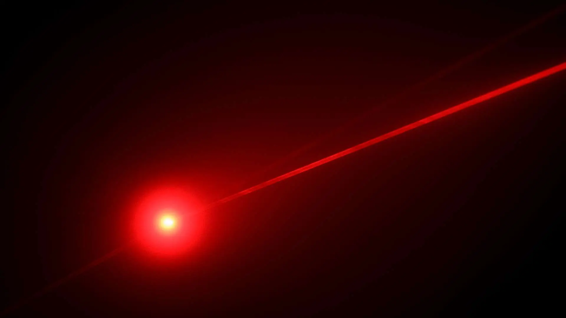 Laser rouge sur fond noir