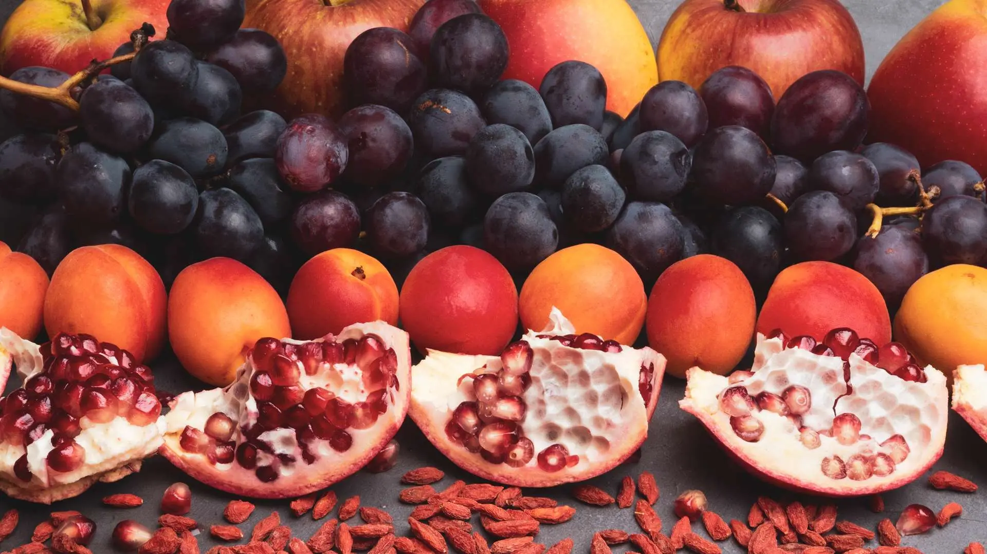 Grenades, abricots, raisin rouge, pommes riches en polyphénols